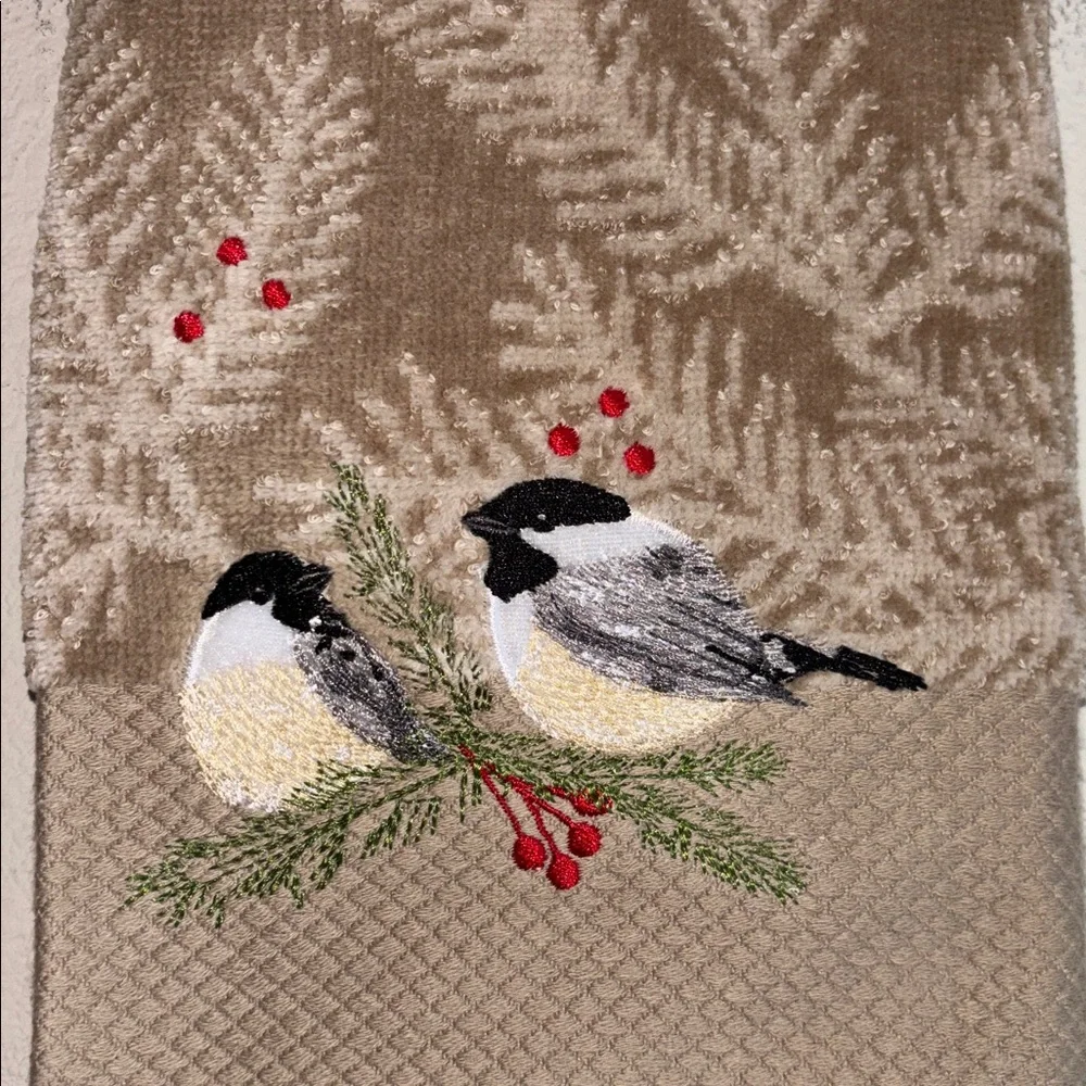 St.Nicholas Square Chickadee Hand Towel